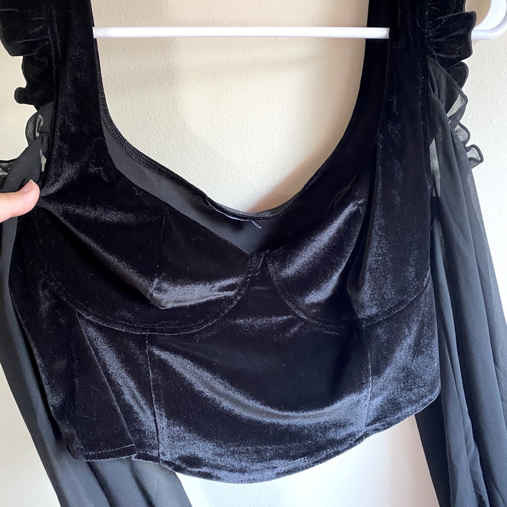 Boohoo black cropped long sleeve